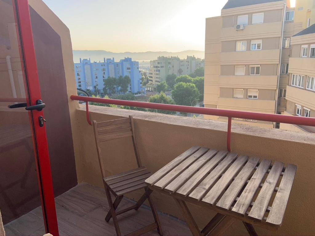 Room In A Shared Apartment Touching The Border :) La Línea de la Concepción Buitenkant foto